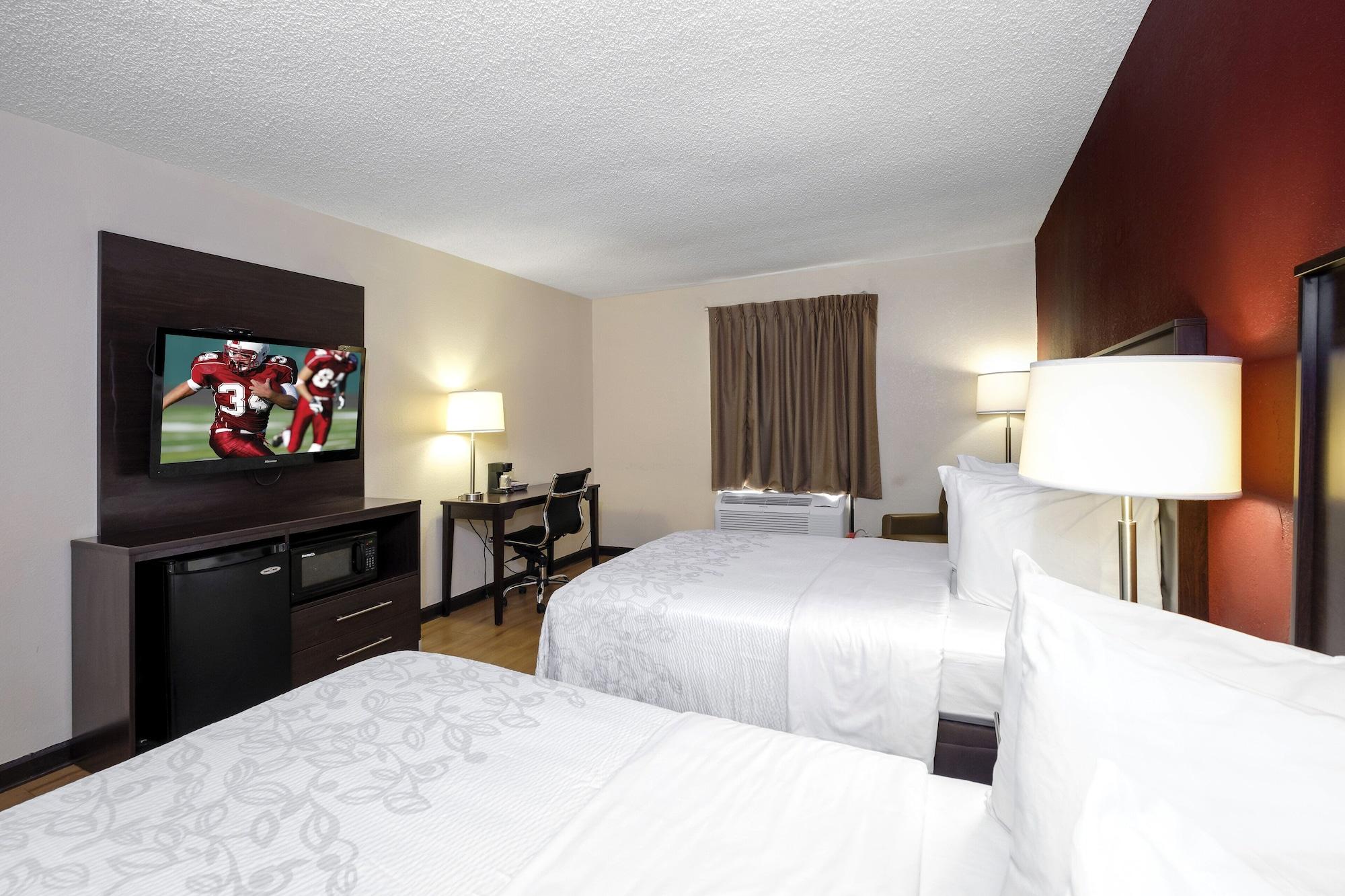 Hotel Red Roof Plus+ & 3*