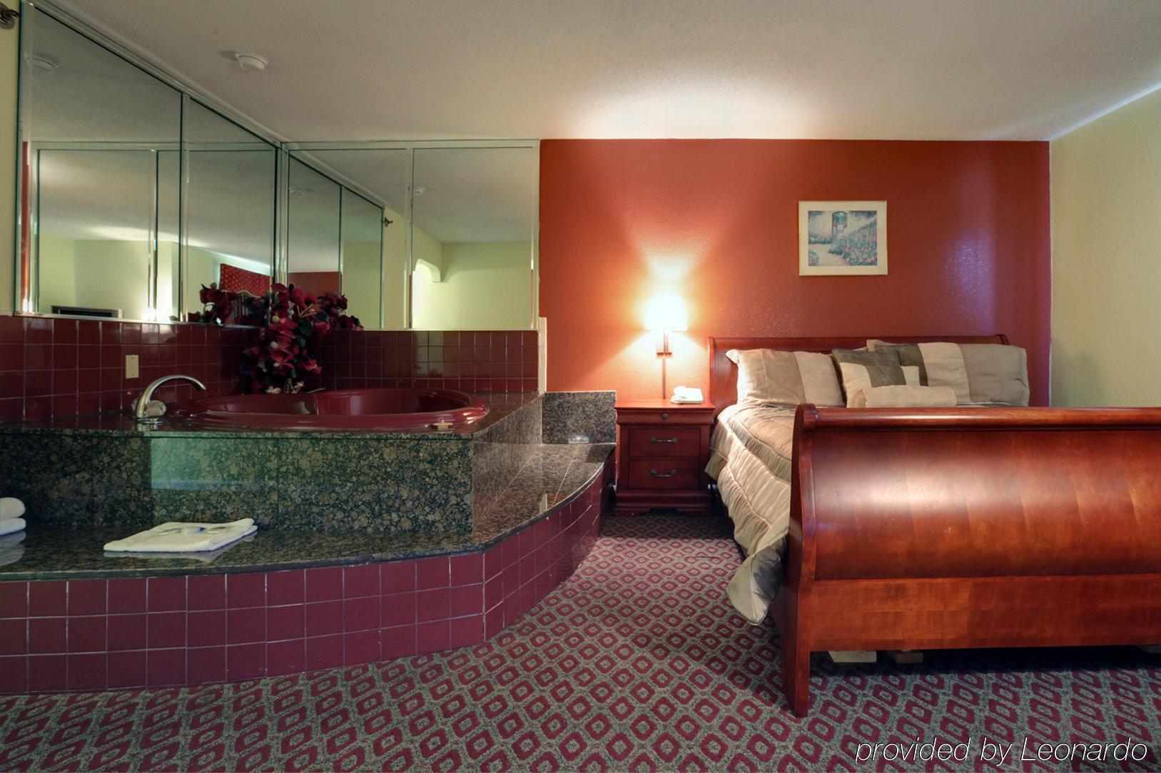 Red Roof Plus+ & Hotel