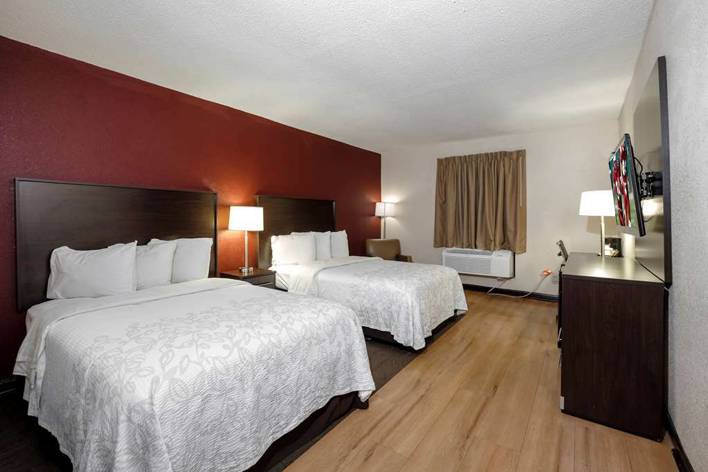 Red Roof Plus+ & 3* Opelika